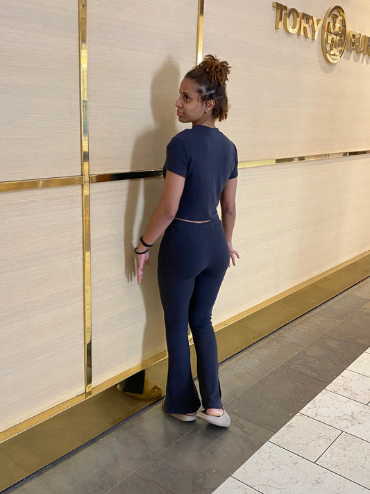 The gray easy flare set